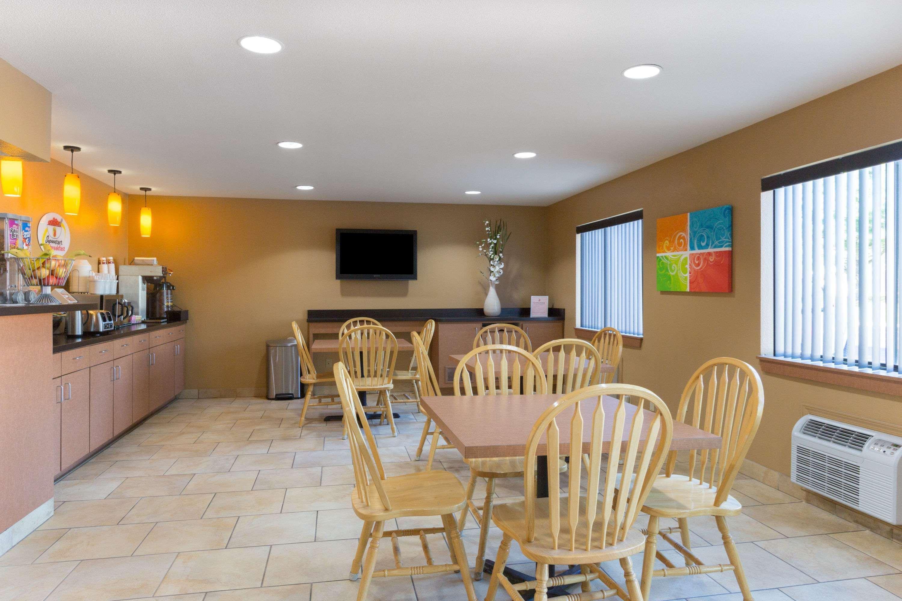 Hotel Super 8 By Wyndham Radcliff Ft. Knox Area Exterior foto