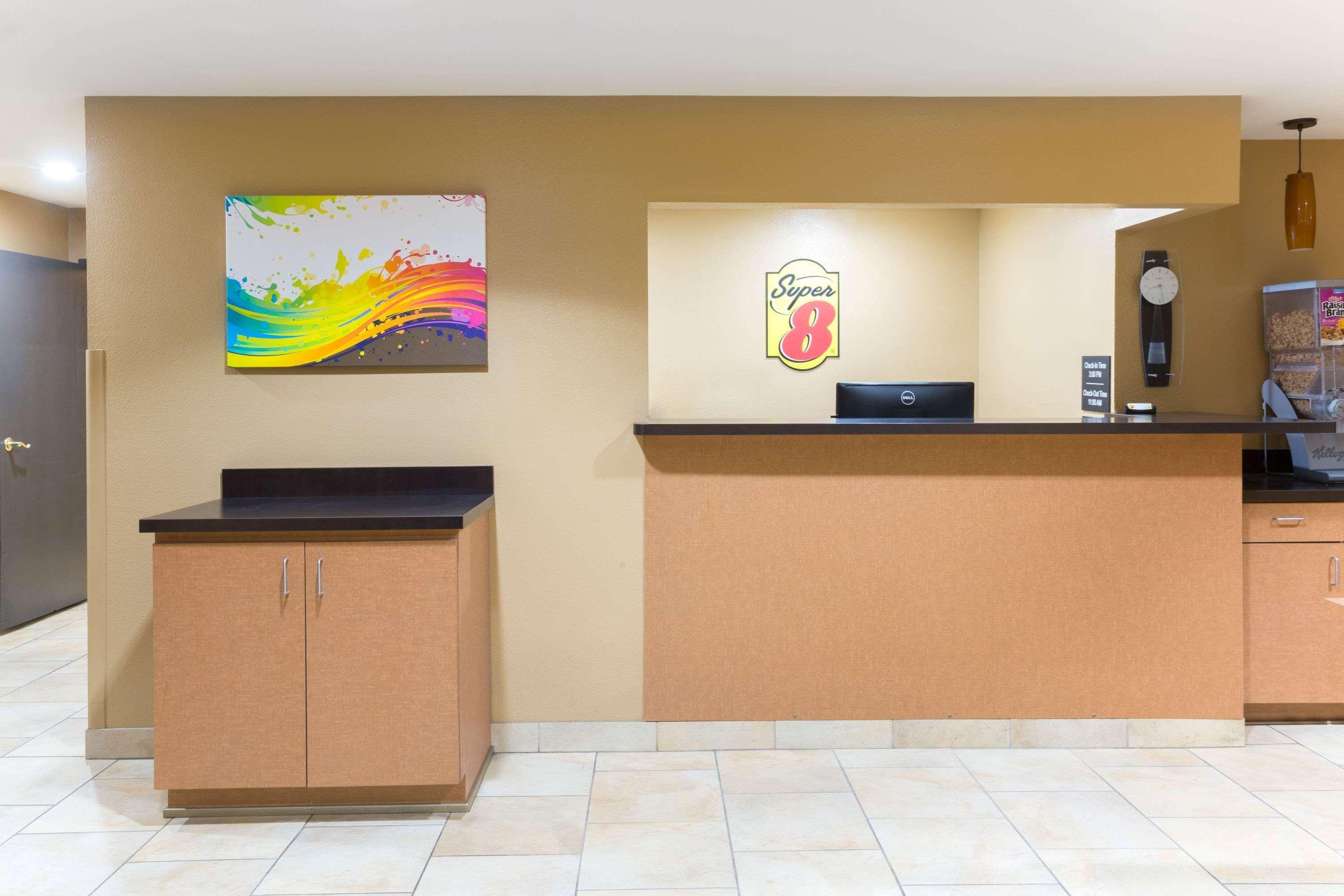 Hotel Super 8 By Wyndham Radcliff Ft. Knox Area Exterior foto