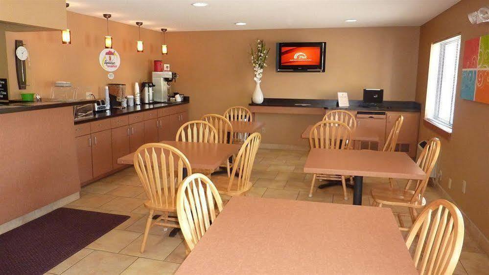 Hotel Super 8 By Wyndham Radcliff Ft. Knox Area Exterior foto
